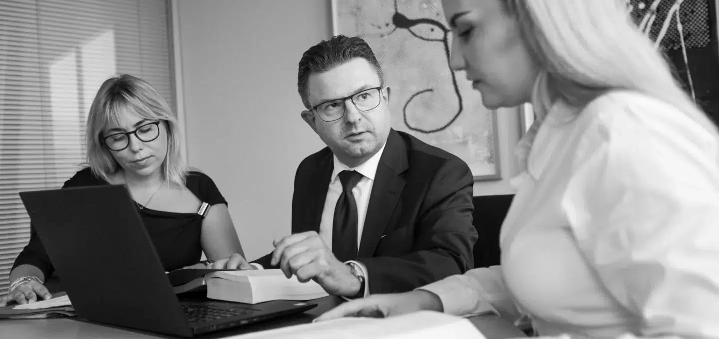 Tobias Grambow ist Rechtsanwalt und Fachanwalt für Arbeitsrecht der Wirtschaftskanzlei BUSE am Standort Berlin.