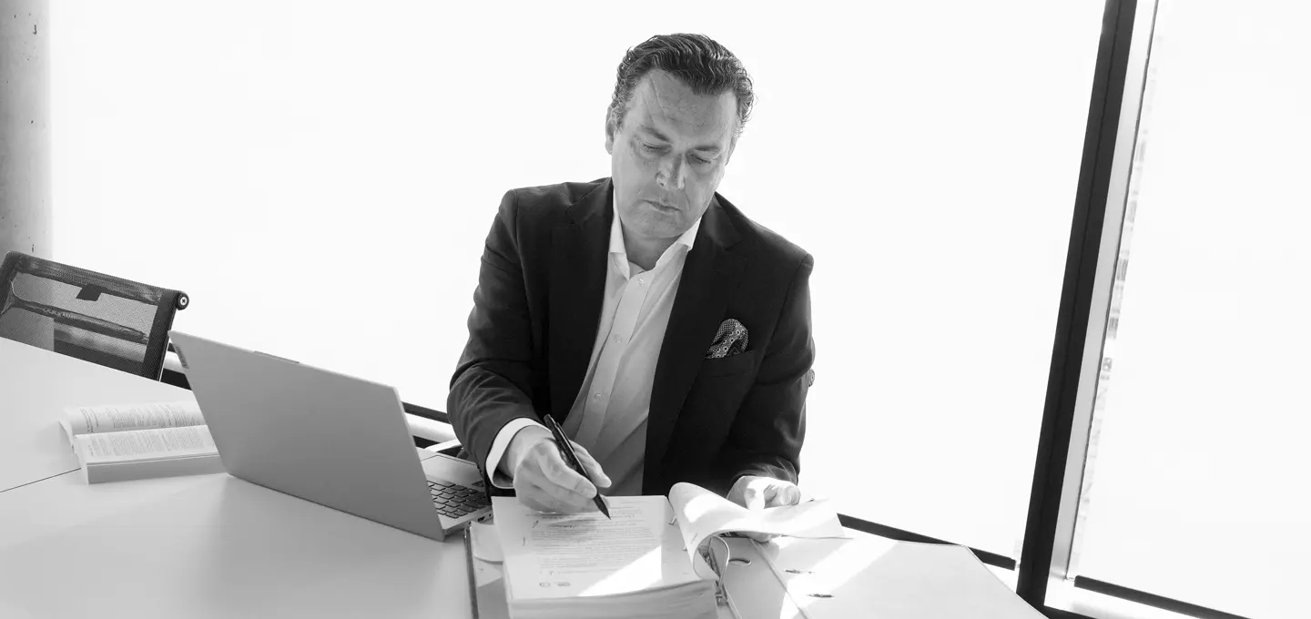 Dr. Stefan Pooth ist Rechtsanwalt der Kanzlei BUSE in Düsseldorf. ✓ Fachanwalt für Vergaberecht ✓ Beratung der öffentlichen Hand