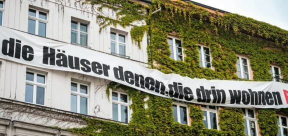 Immobilienrecht: Bundesverwaltungsgericht erklärt die Berliner Vorkaufpraxis von Grundstücken aus Gründen des Milieuschutzes in Teilen für rechtswidrig.