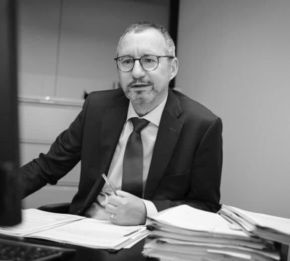 Axel Höselbarth ist Rechtsanwalt und Partner bei BUSE am Standort Frankfurt am Main.
