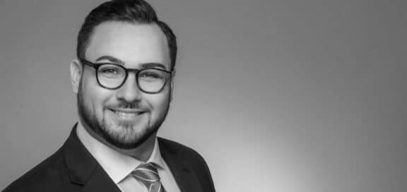 Dennis Gonta LL.M. is attorney and Senior Associate at BUSE’s Dusseldorf