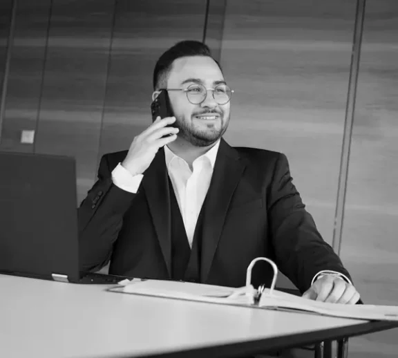 Dennis Gonta LL.M. is a lawyer at BUSE's Düsseldorf office. He specialises in collective and individual employment law, healthcare and pharmaceuticals as well as data protection law for companies.
