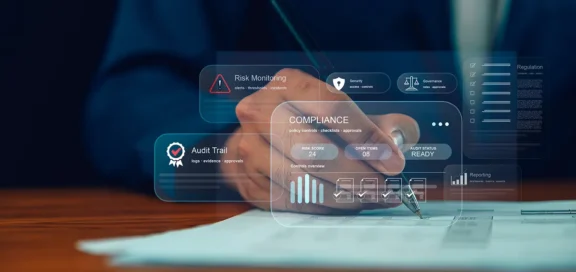 Compliance 2026 NIS2 – Geschäftsführung unterzeichnet Dokument mit digitalem Compliance-Dashboard zu Risk Monitoring, Audit Trail und Regulierung im Hintergrund
